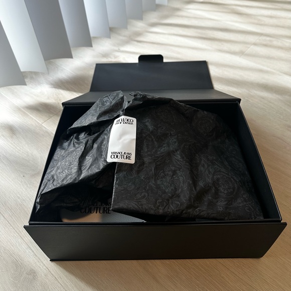 VERSACE BRAND NEW SLIDES! Size 8M / 10 WOMEN - Picture 2 of 6